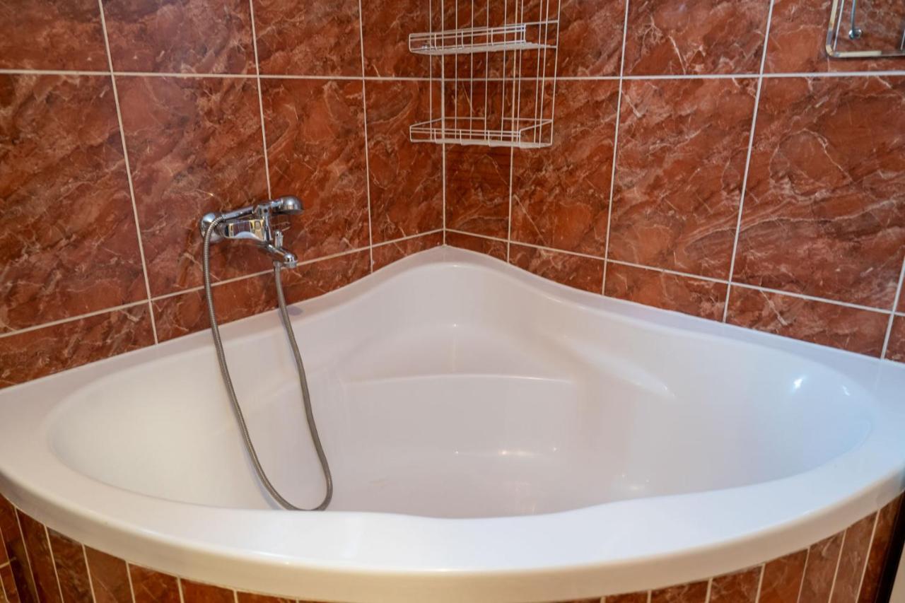 Apartman Jozic คนิน ภายนอก รูปภาพ