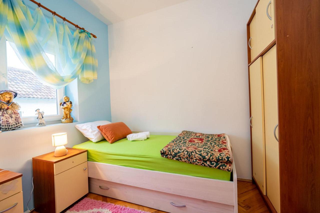 Apartman Jozic คนิน ภายนอก รูปภาพ