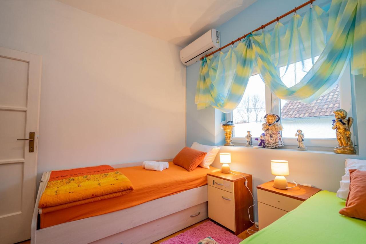 Apartman Jozic คนิน ภายนอก รูปภาพ