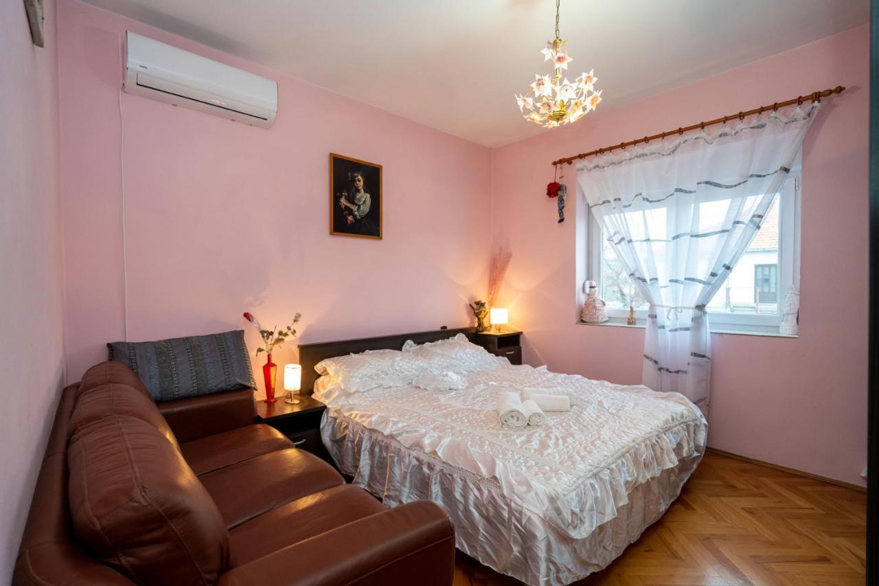 Apartman Jozic คนิน ภายนอก รูปภาพ