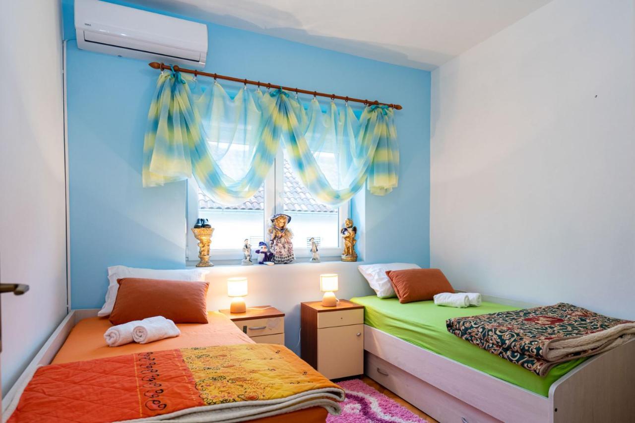 Apartman Jozic คนิน ภายนอก รูปภาพ